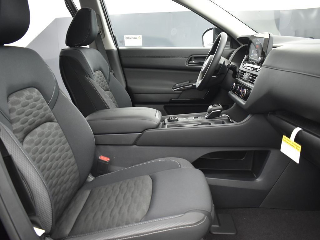 2025 Nissan Pathfinder S photo 20