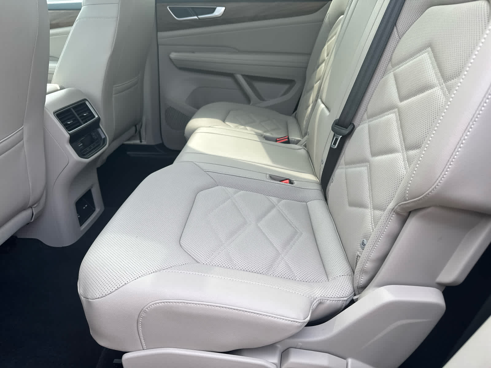 2025 Volkswagen Atlas SE Technology photo 12