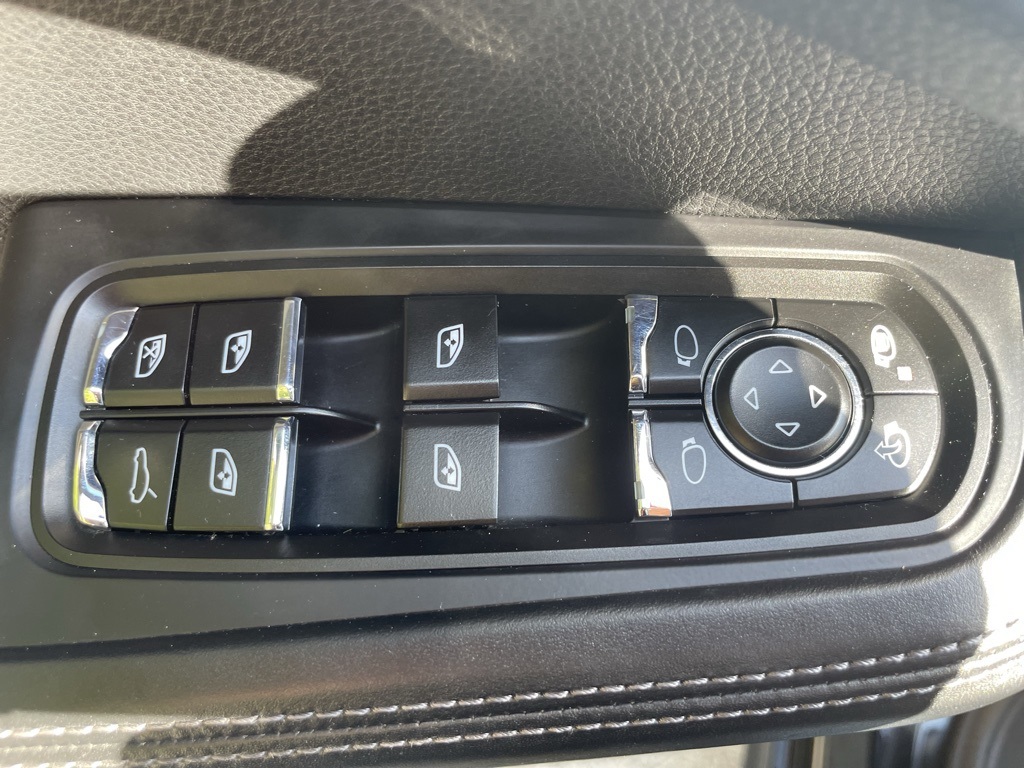 2018 Porsche Macan Turbo photo 9