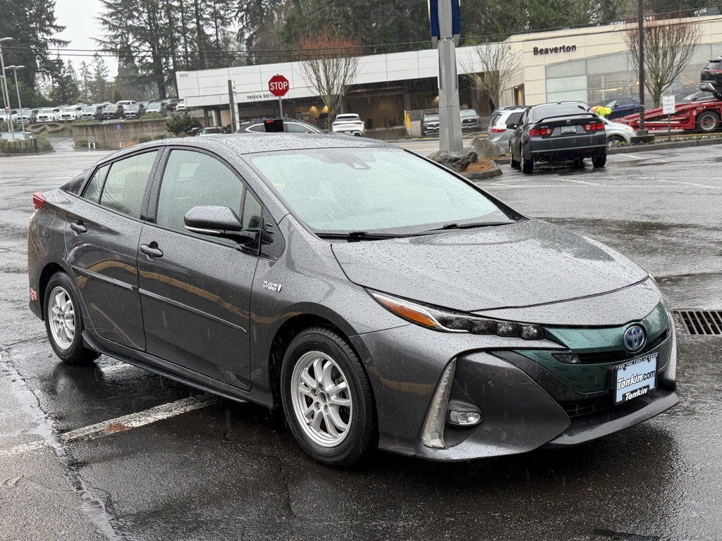 2017 Toyota Prius Prime Advanced's photo
