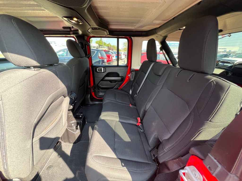 2019 Jeep Wrangler Unlimited Sahara photo 16