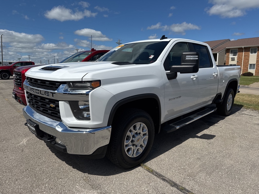2022 Chevrolet Silverado 3500HD LT photo 2