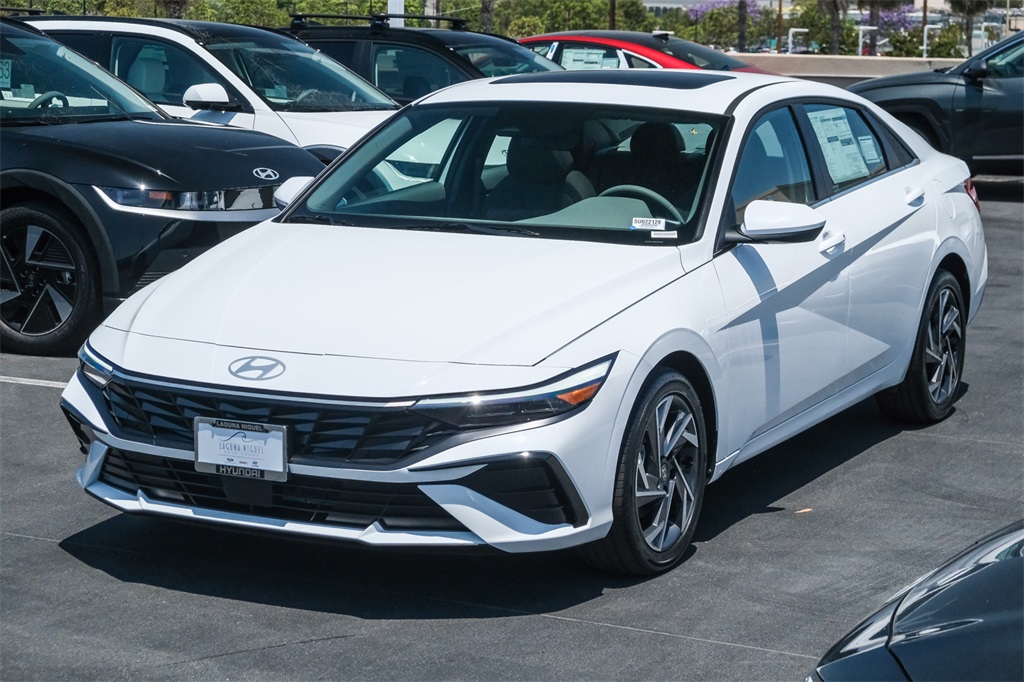 2025 Hyundai Elantra SEL Convenience photo 3
