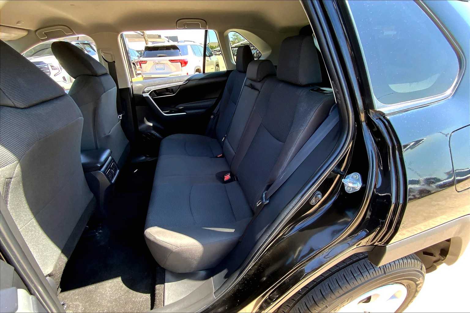 2025 Toyota RAV4 LE photo 17