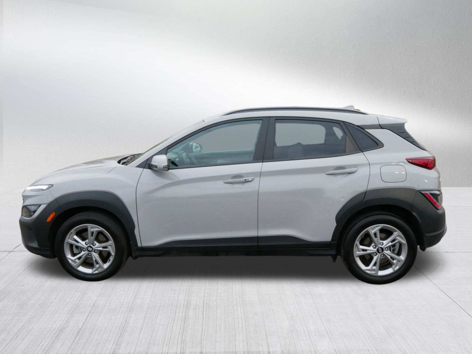2023 Hyundai Kona SEL photo 3