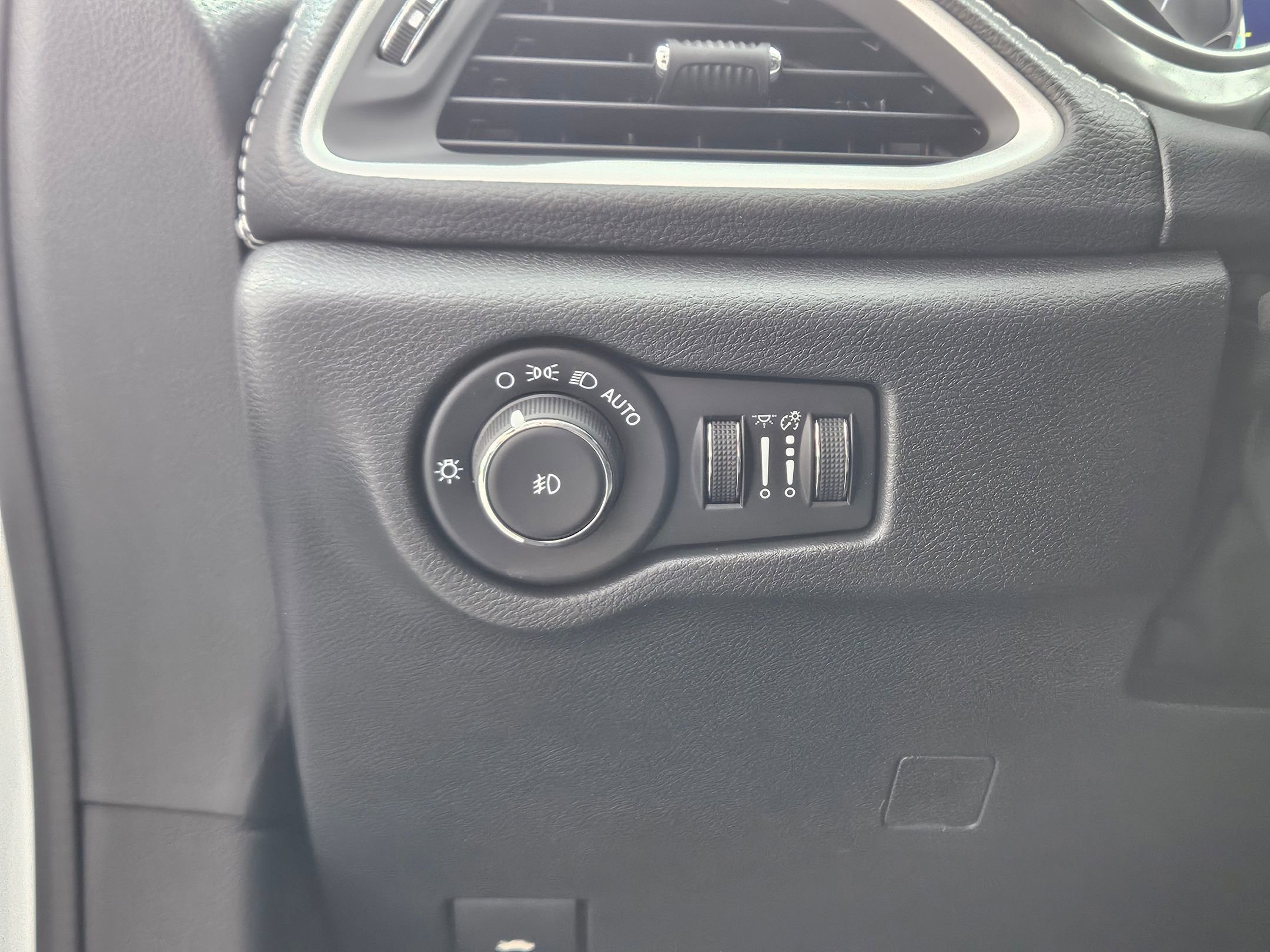 2025 Chrysler Pacifica photo 17