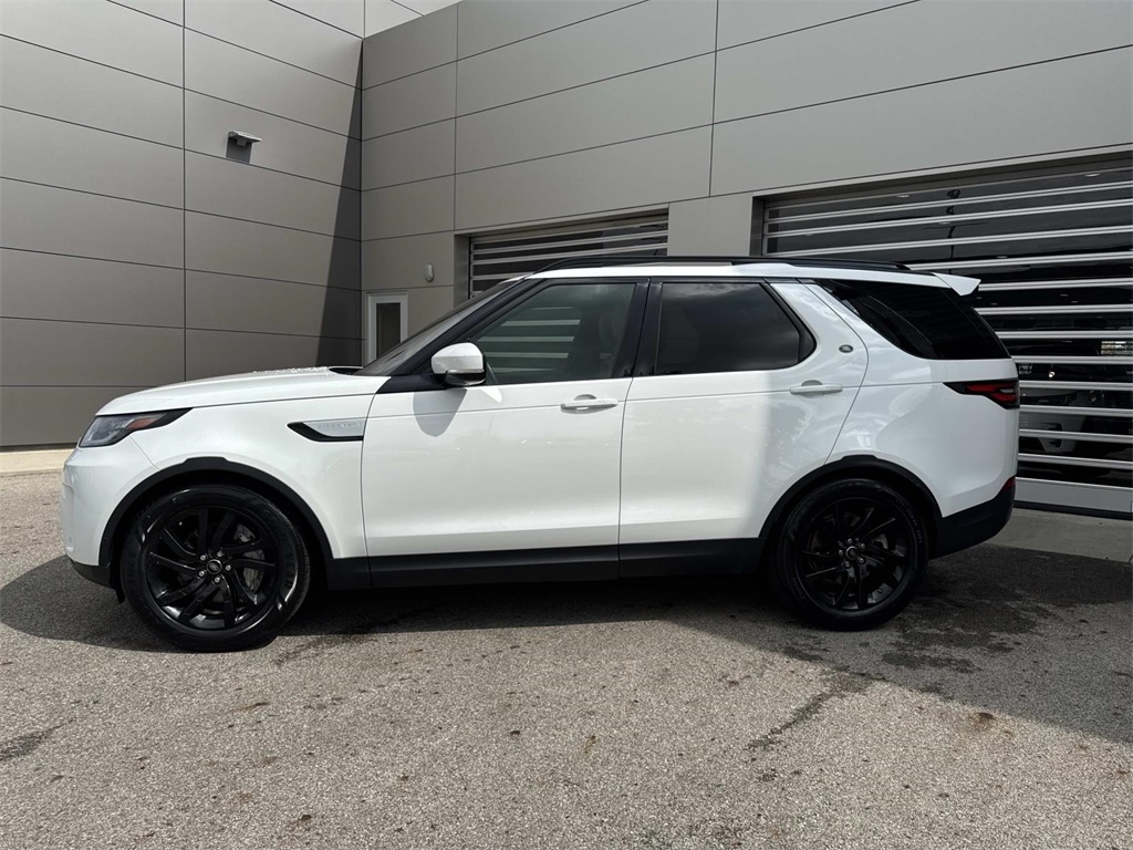 2020 Land Rover Discovery HSE photo 2