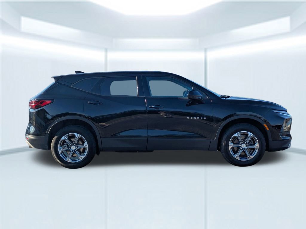 2023 Chevrolet Blazer 2LT photo 3