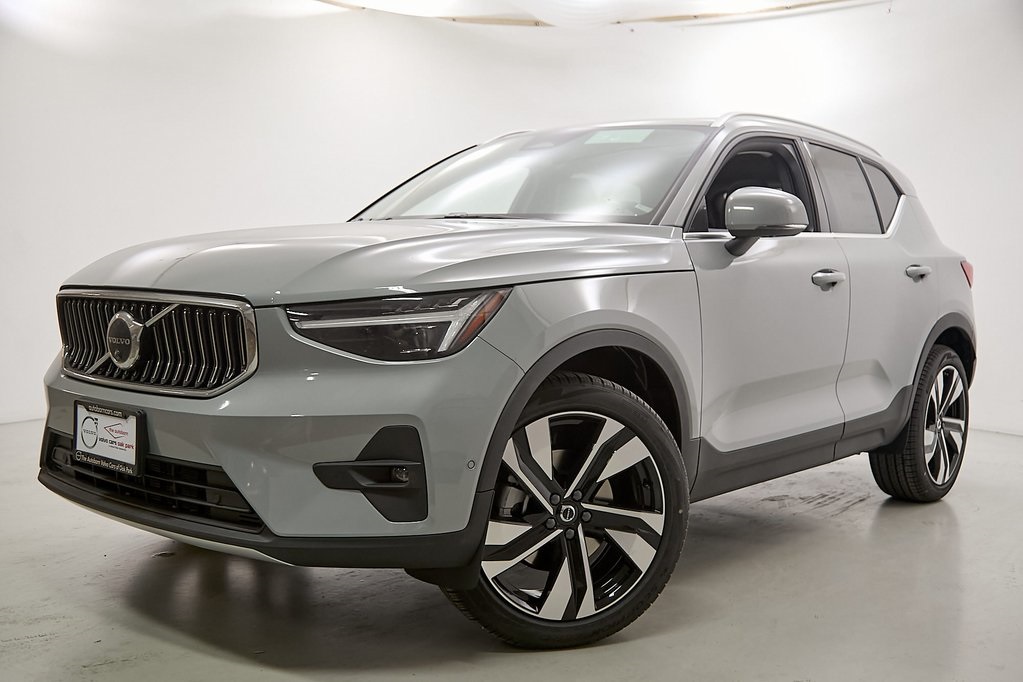 2025 VOLVO XC40 - Image 1