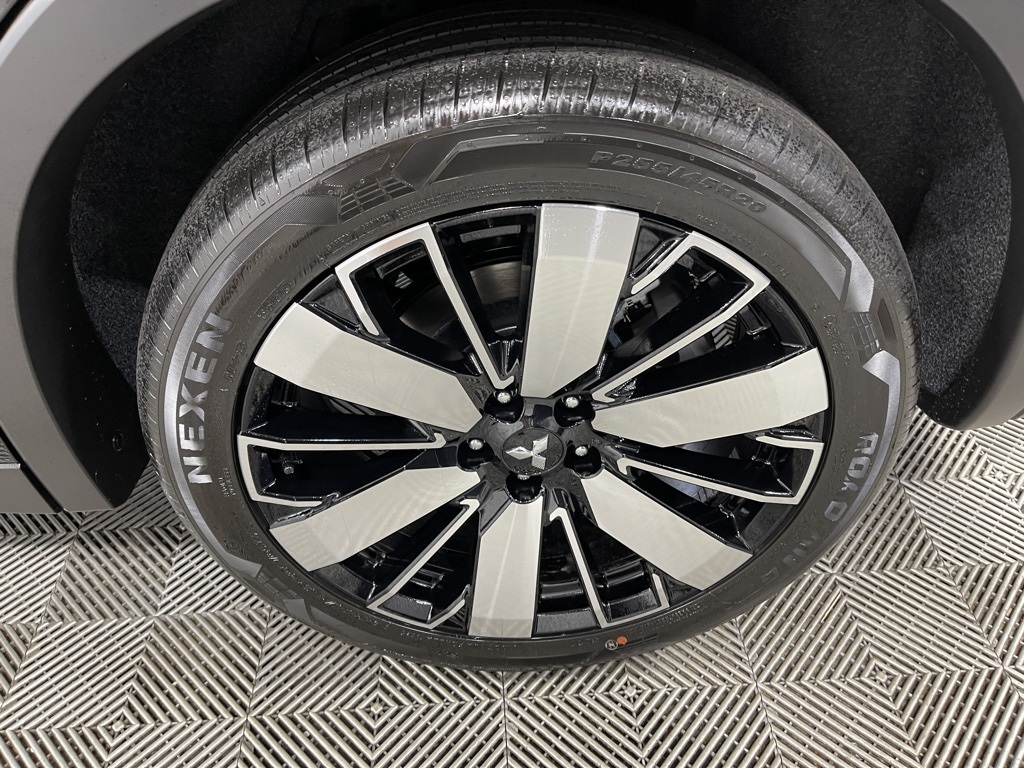 2025 Mitsubishi Outlander SE photo 32