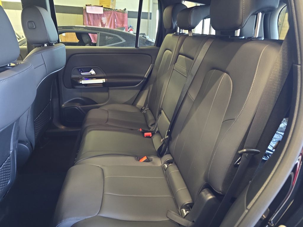2025 Mercedes Benz GLB 250 photo 14