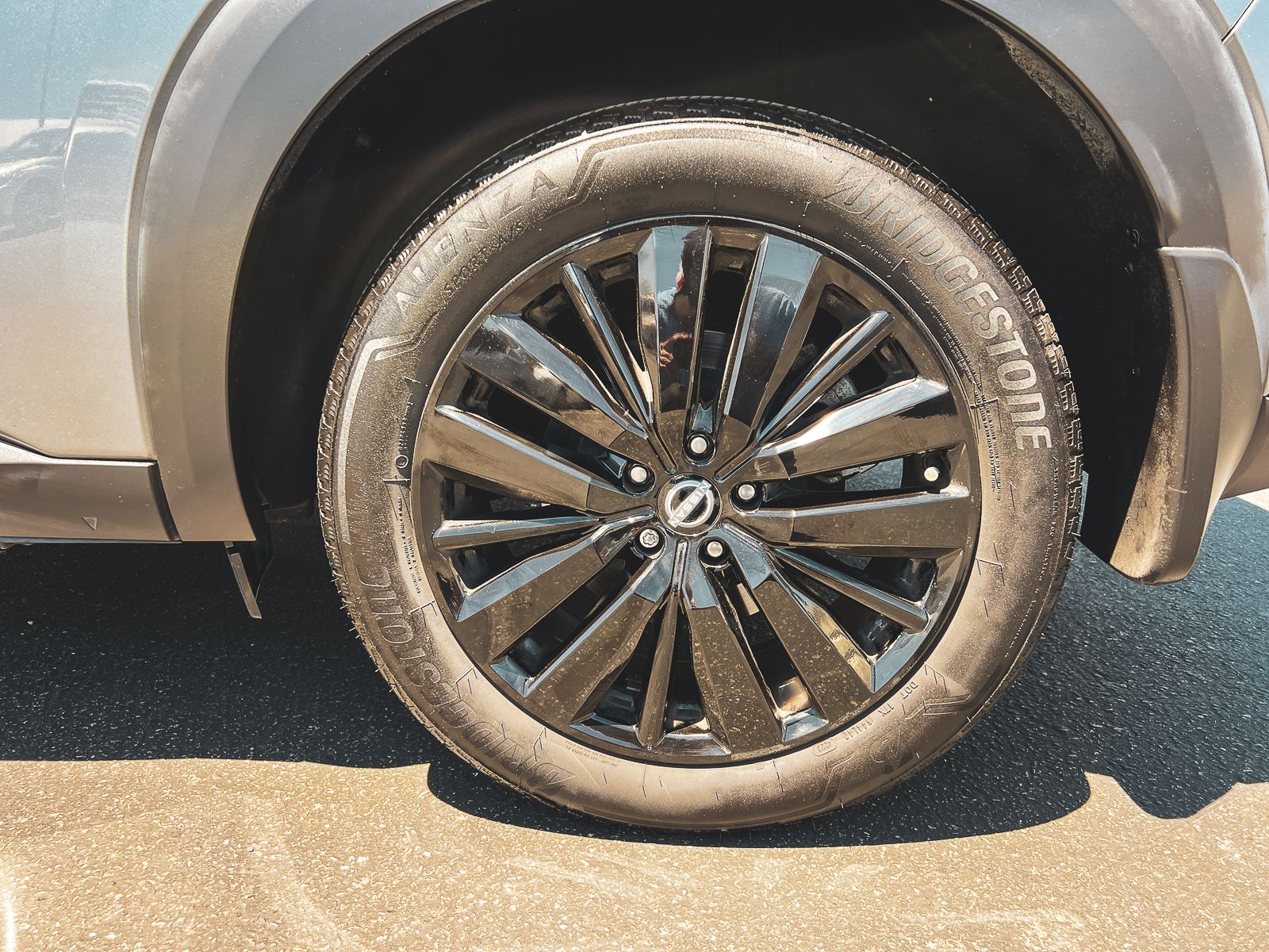2022 Nissan Pathfinder SL photo 2