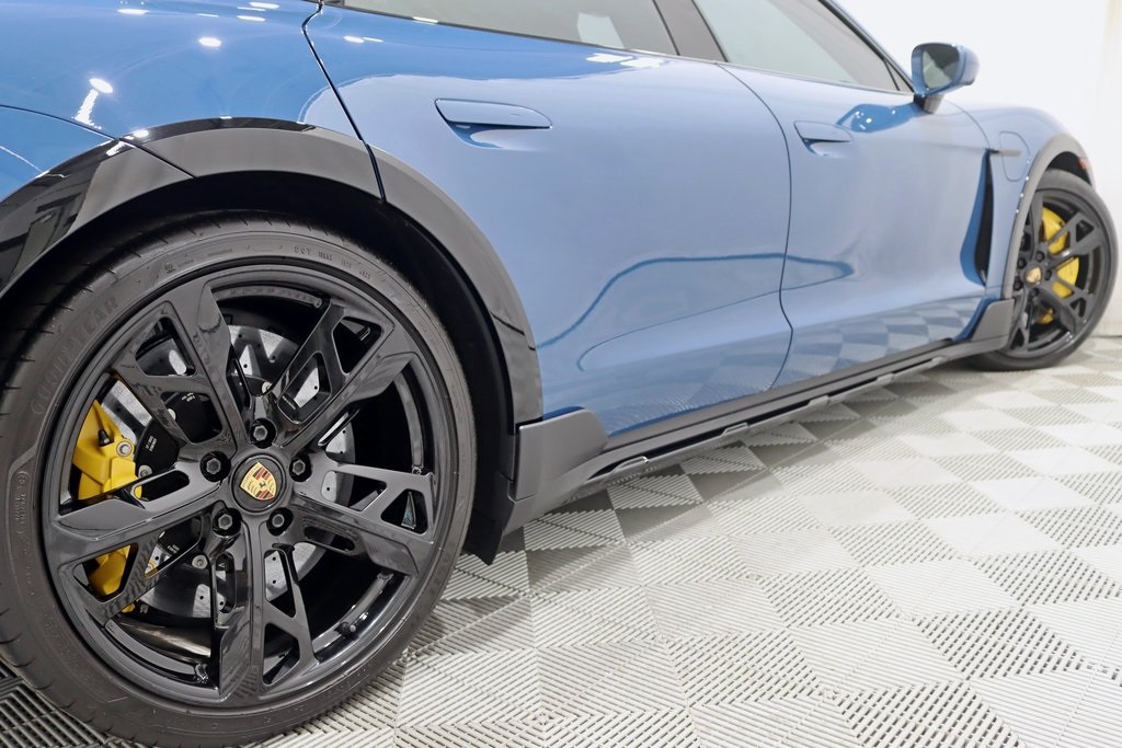2022 Porsche Taycan Cross Turismo Turbo photo 6