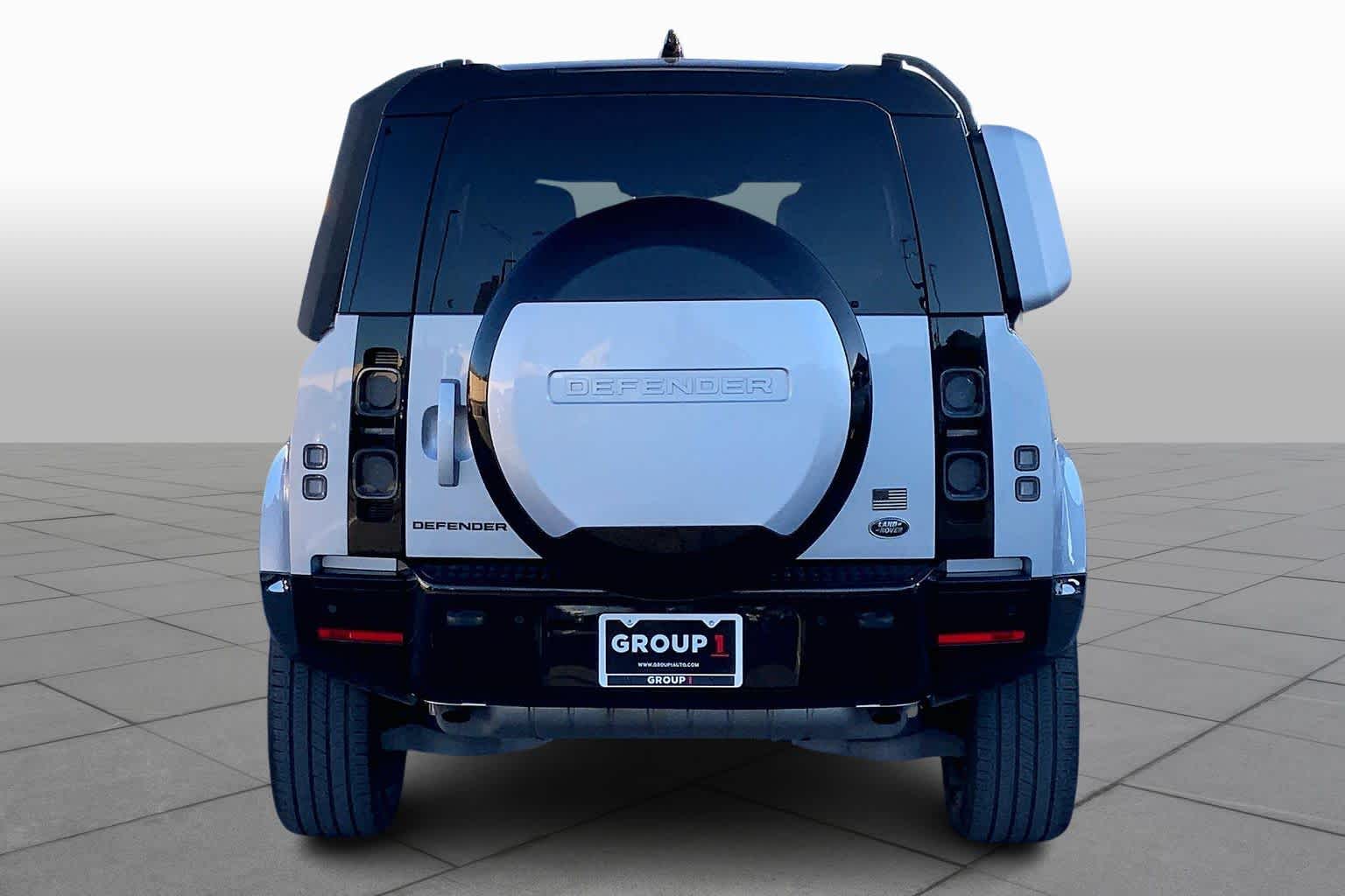 2023 Land Rover Defender 110 X photo 4