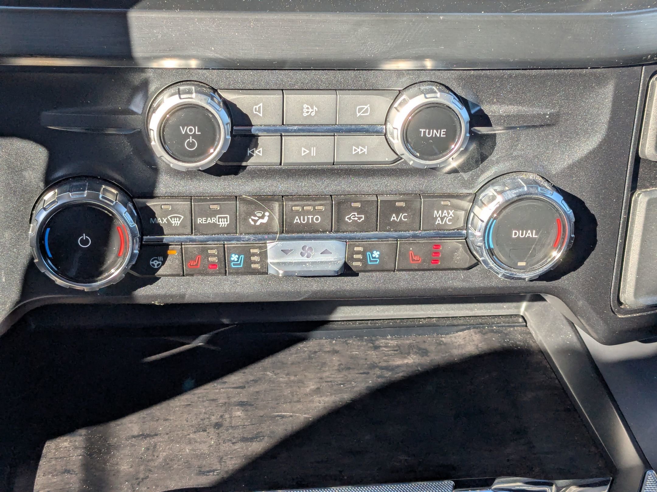 2024 Ford F-350 Lariat photo 24