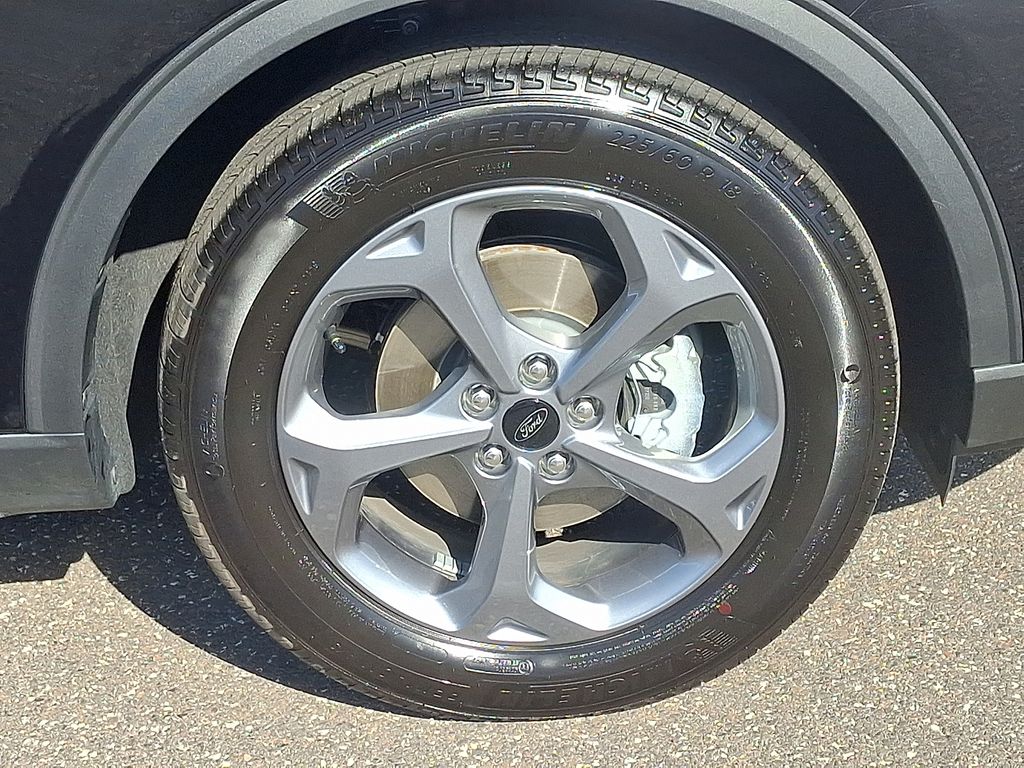 2025 Ford Escape ST-Line photo 4