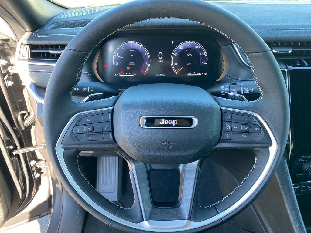 2025 Jeep Grand Cherokee Limited photo 4