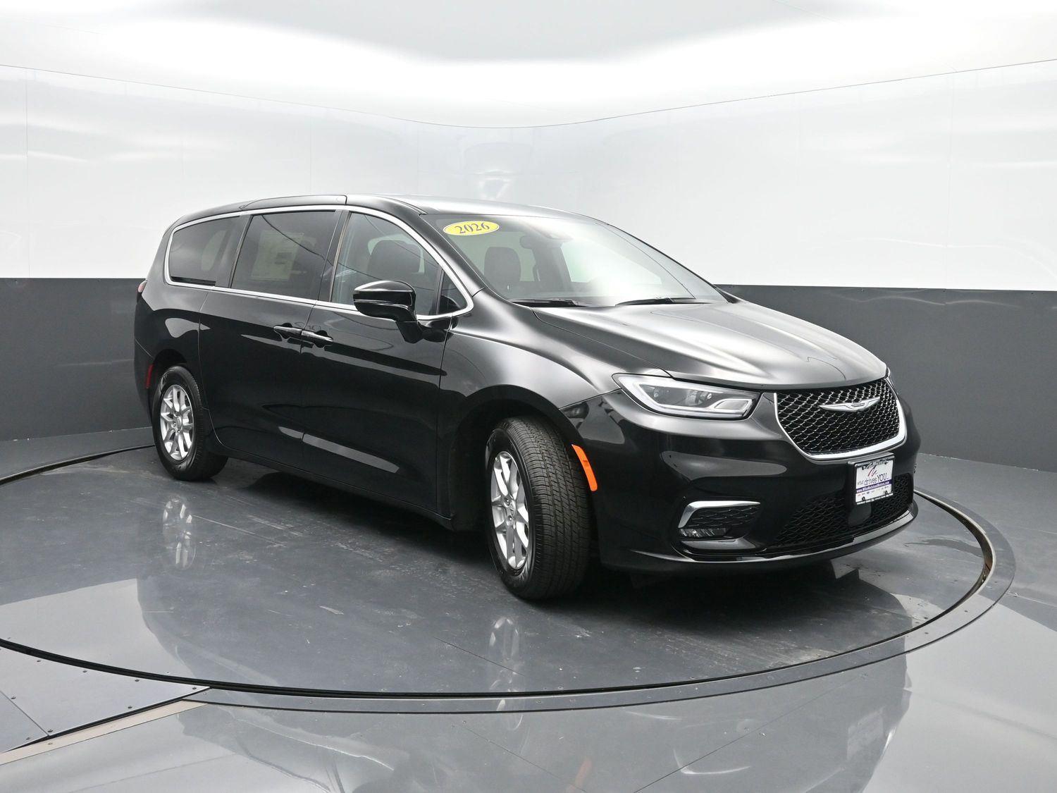 2026 Chrysler Pacifica photo 3