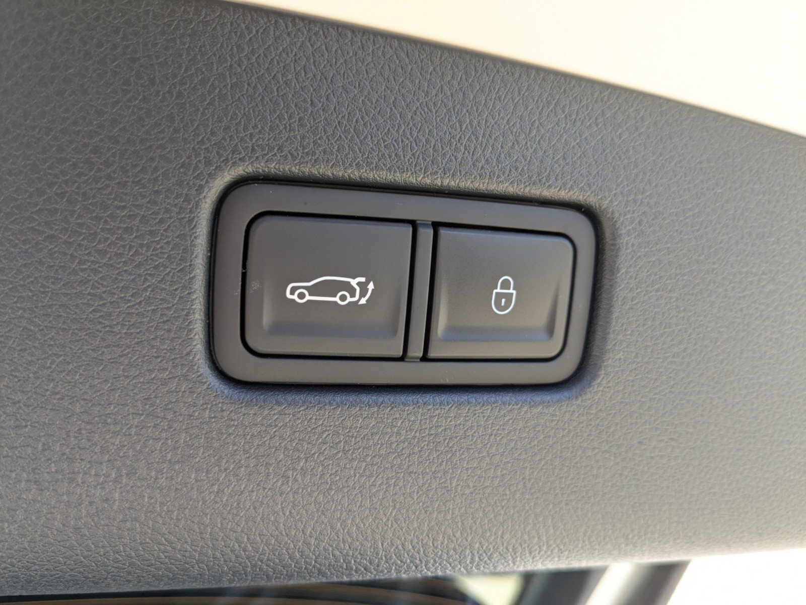 2025 Genesis Electrified GV70 Prestige photo 17