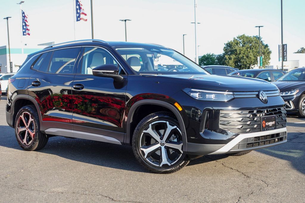 2025 Volkswagen Tiguan SE photo 2