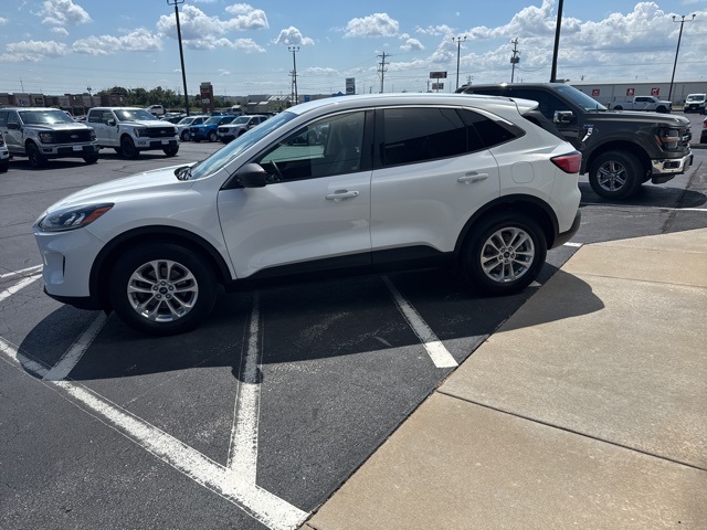 2022 Ford Escape SE photo 2