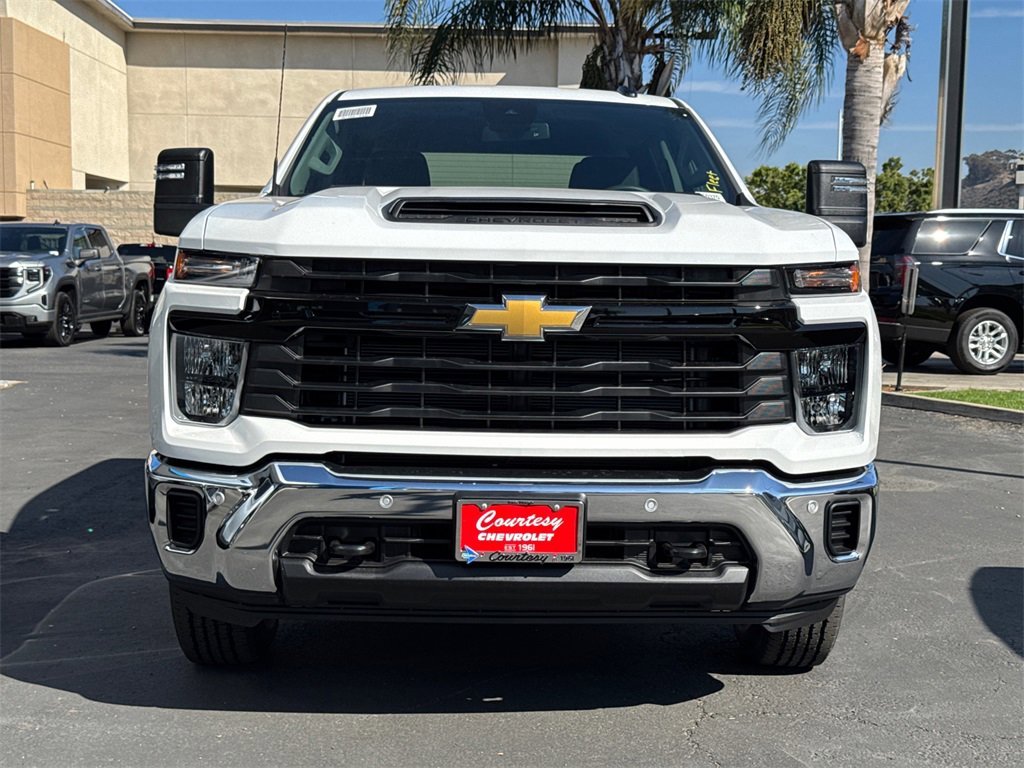 2026 Chevrolet Silverado 2500HD photo 3