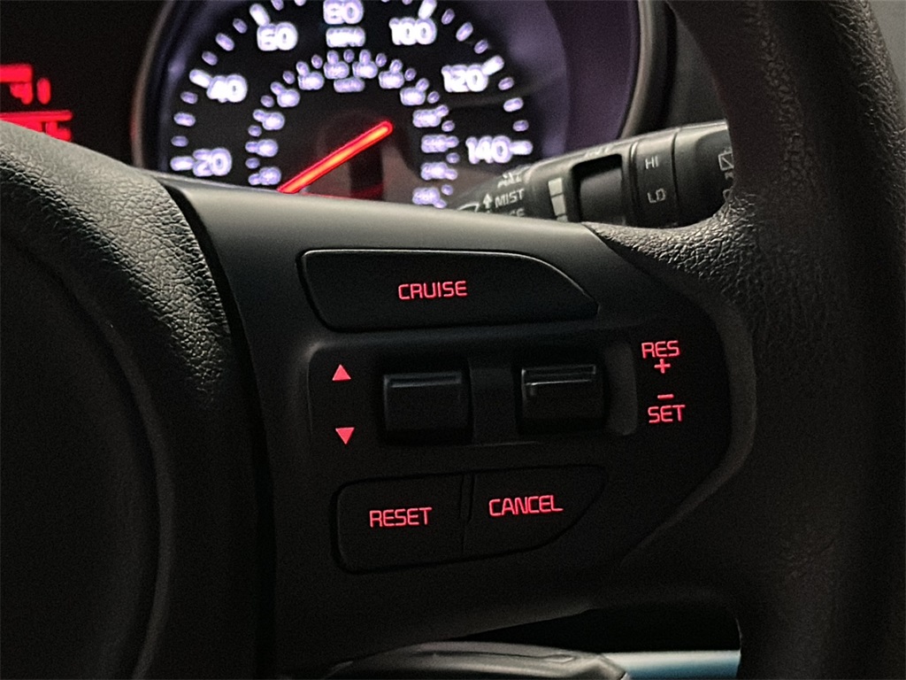 2015 Kia Sedona LX photo 16
