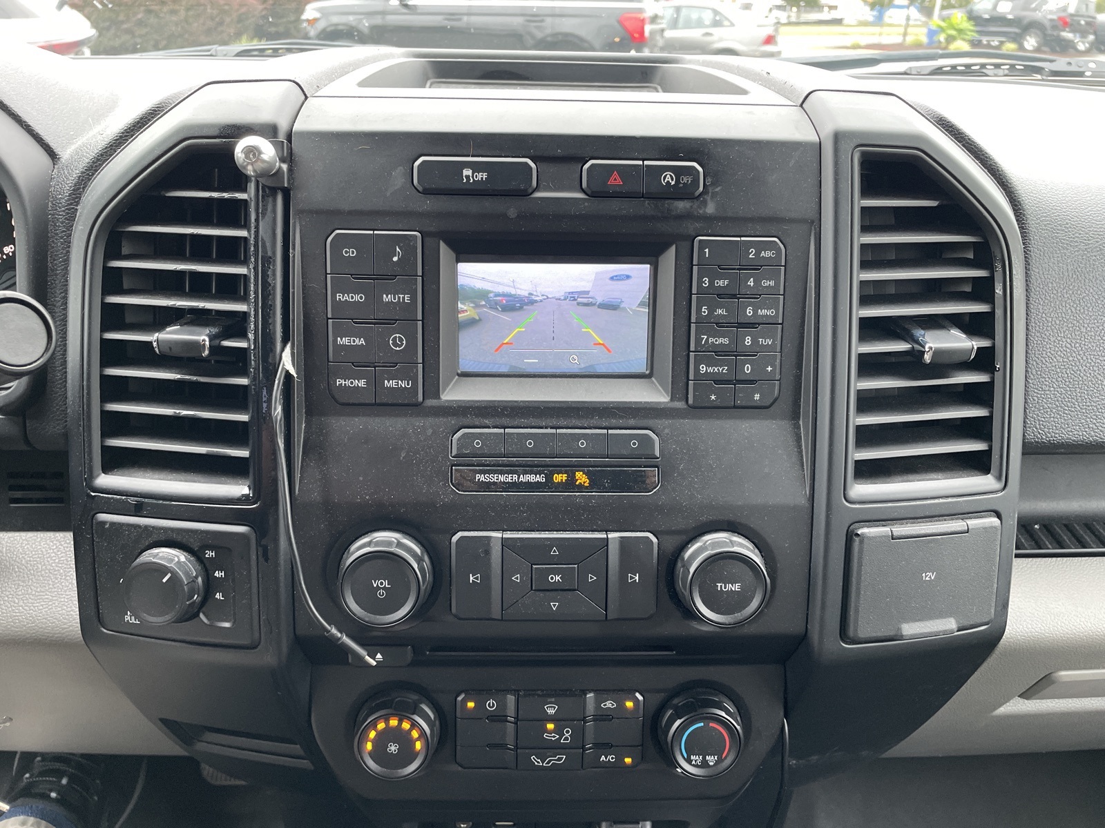 2015 Ford F-150 XLT photo 17