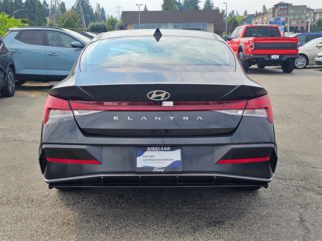2024 Hyundai Elantra SEL Convenience photo 6