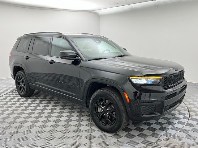 2024 Jeep Grand Cherokee Altitude photo 3