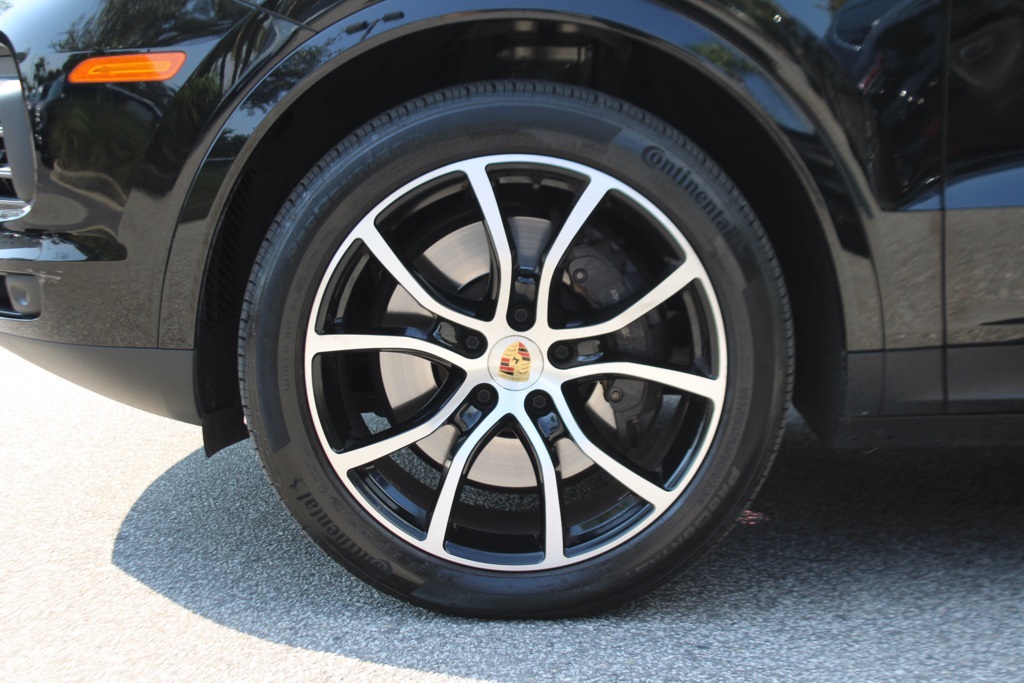 2023 Porsche Cayenne Platinum Edition photo 12