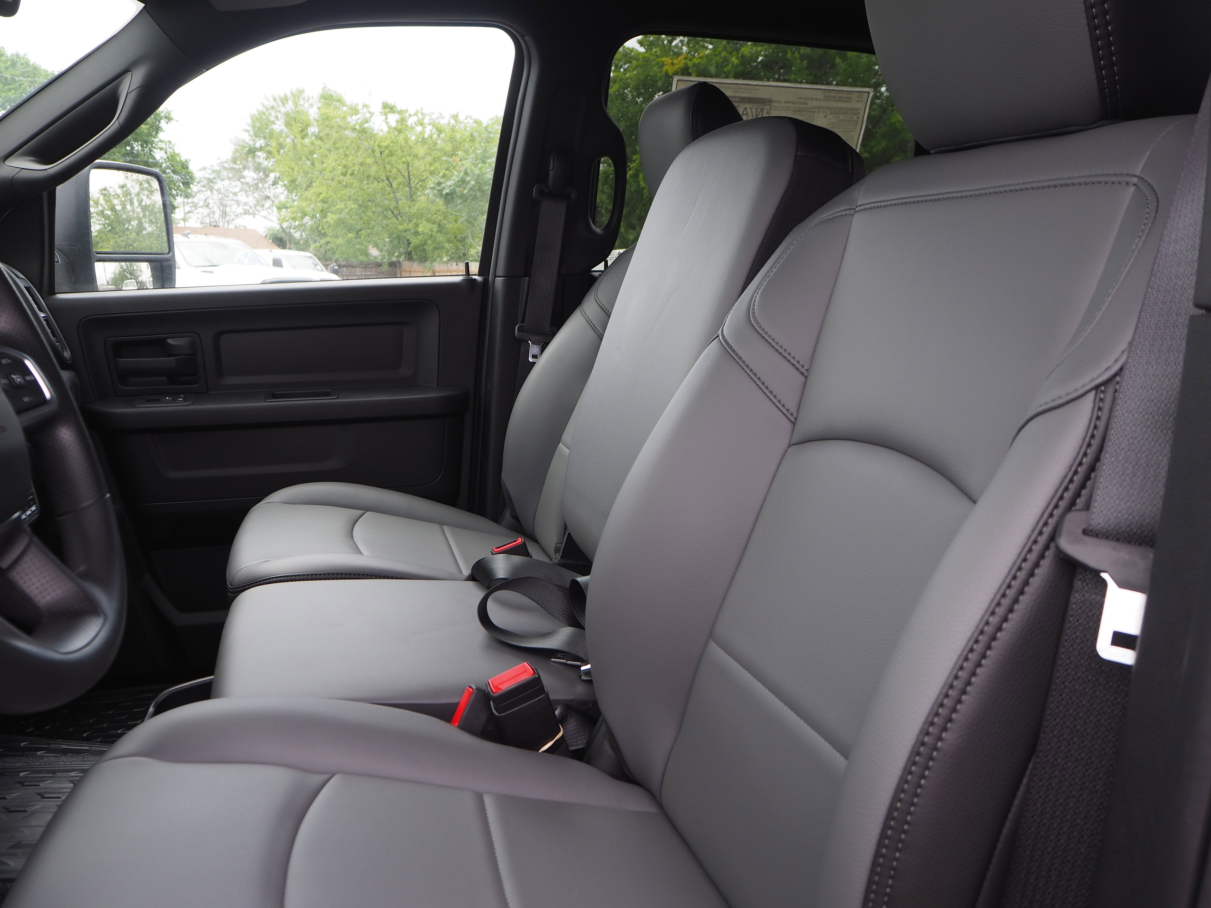 2025 Ram 3500 Tradesman photo 2