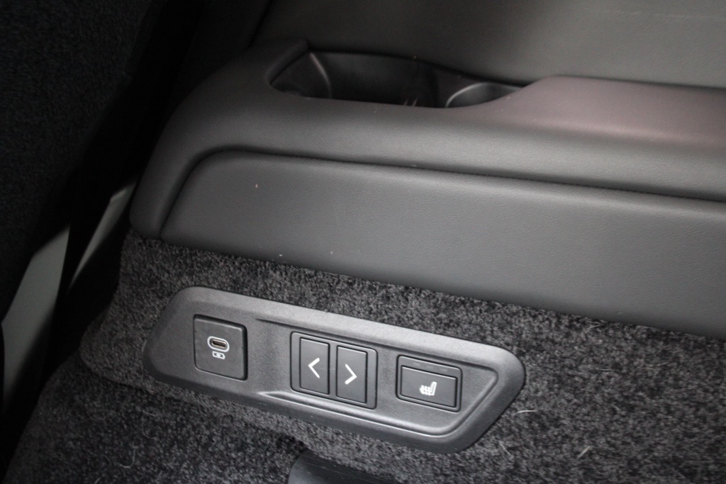 2023 Land Rover Range Rover SE photo 30