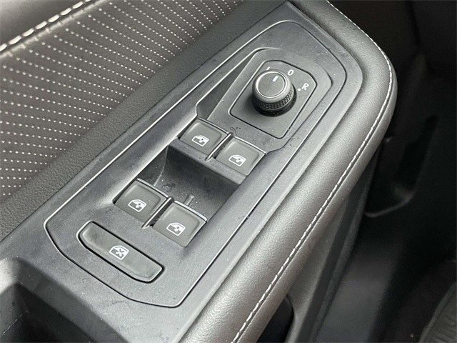 2025 Volkswagen Atlas SE Technology photo 30