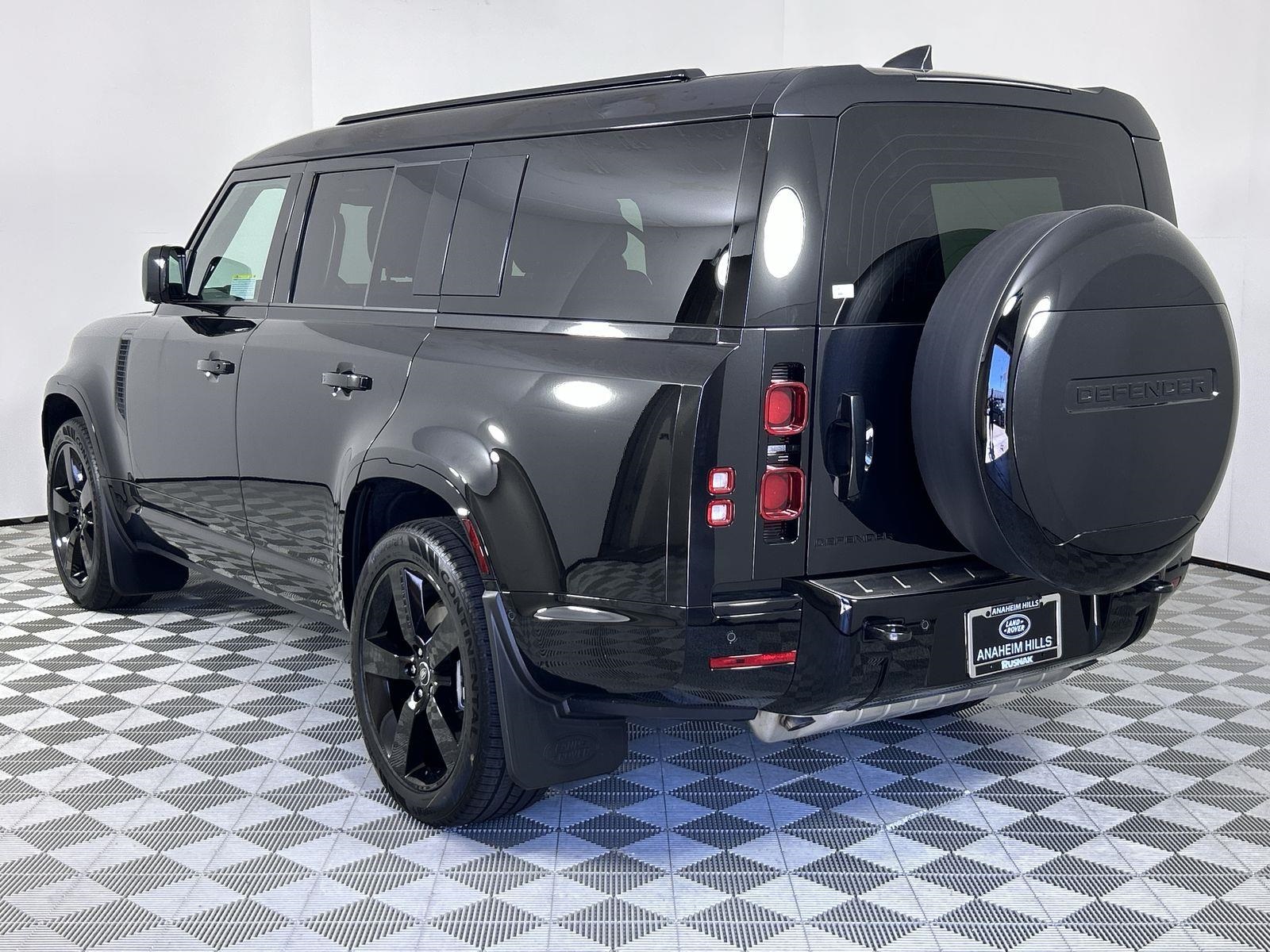 2025 Land Rover Defender 130 X-Dynamic SE photo 3