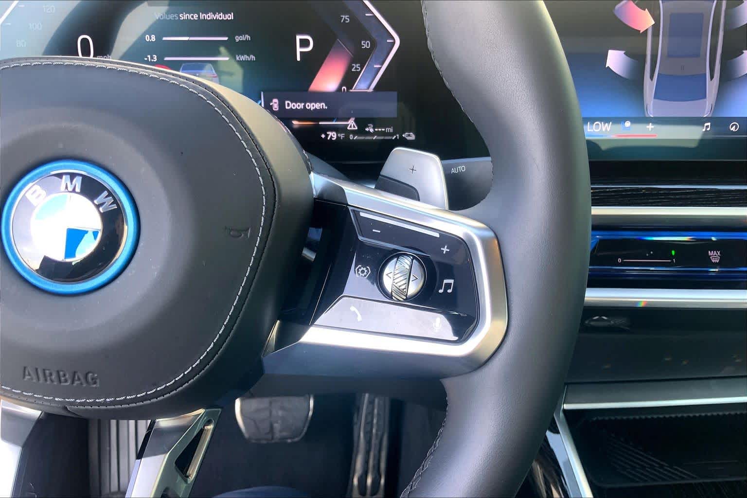 2025 BMW 7 Series 750e - Photo 22