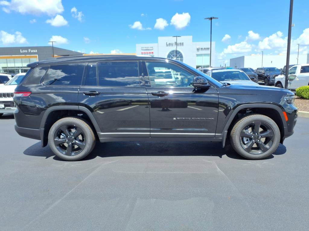 2025 Jeep Grand Cherokee Limited photo 15