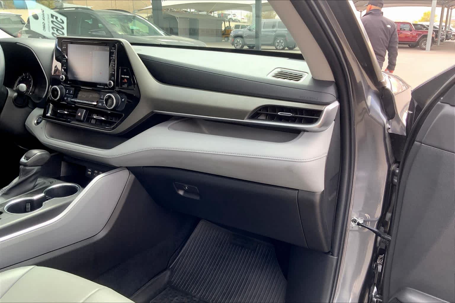 2022 Toyota Highlander XLE photo 37