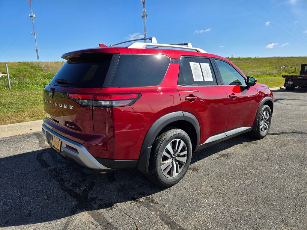 2022 Nissan Pathfinder SL photo 2
