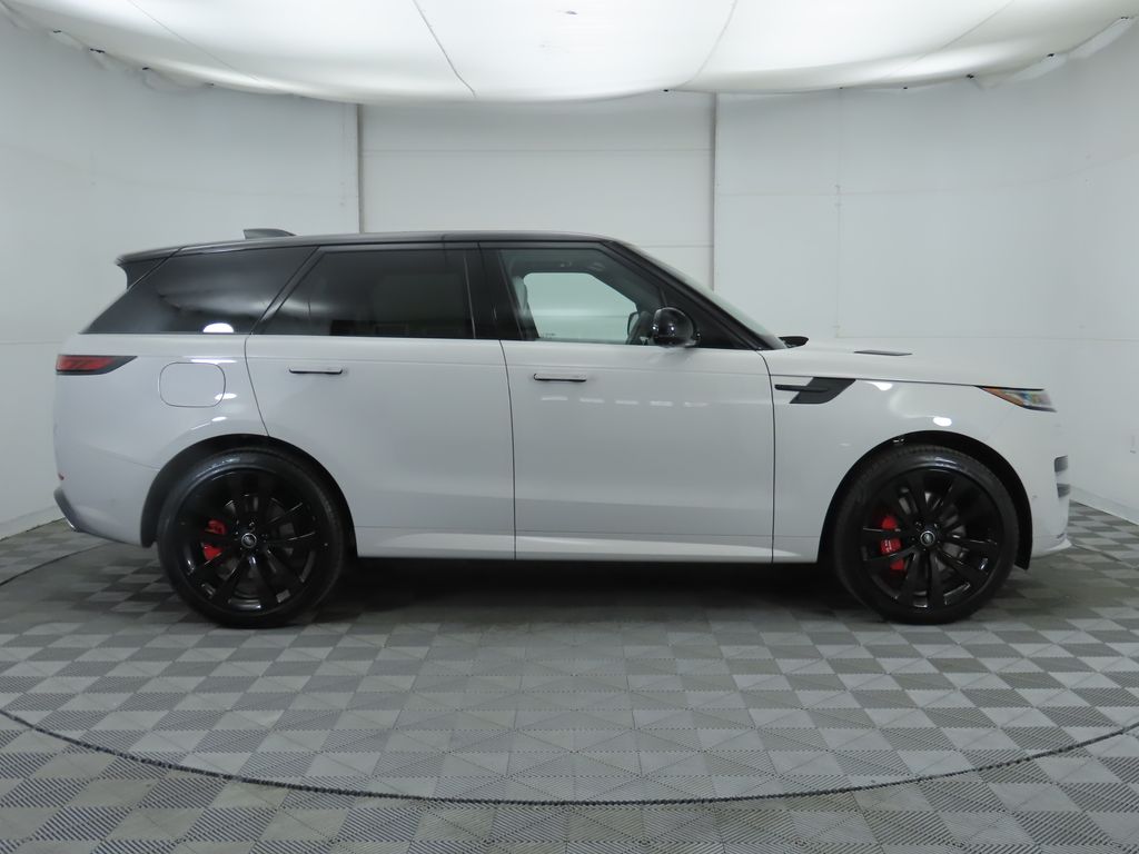 2025 Land Rover Range Rover Sport SE photo 4