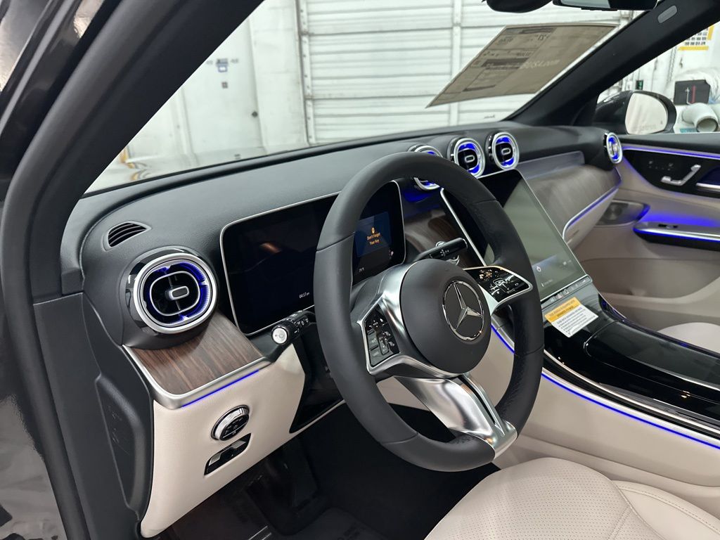 2025 Mercedes Benz GLC 300 photo 6