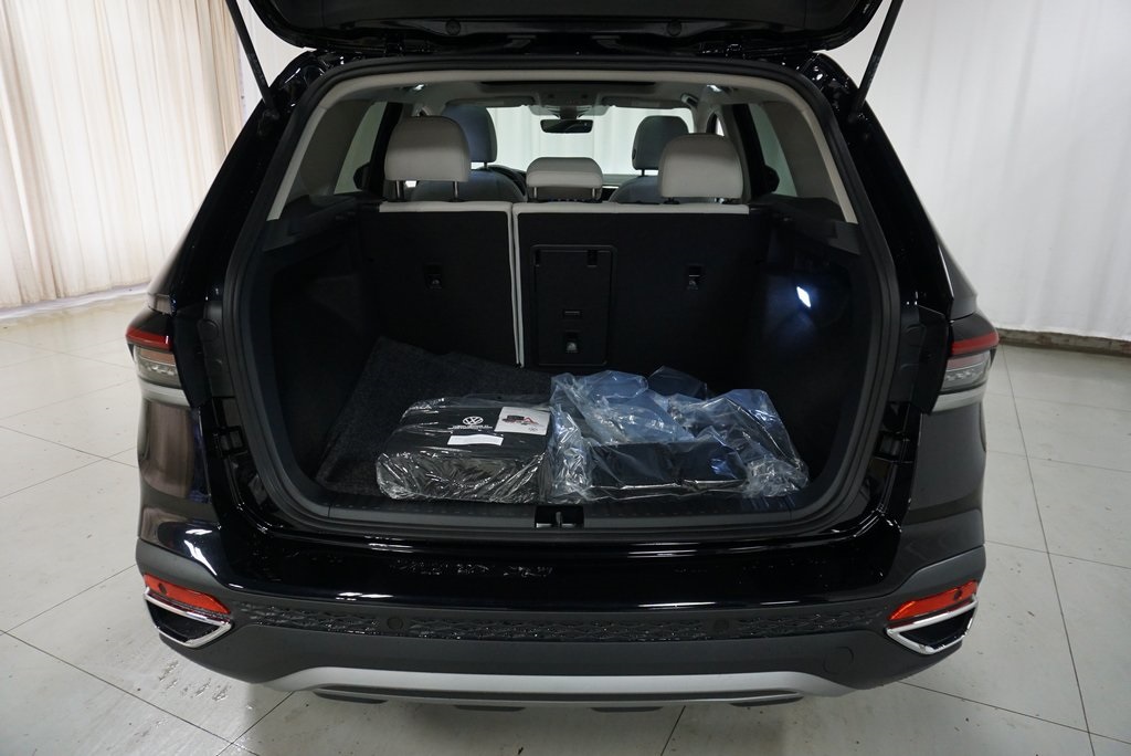 2025 Volkswagen Taos SE photo 26