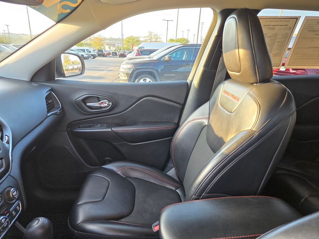 2020 Jeep Cherokee Trailhawk photo 21