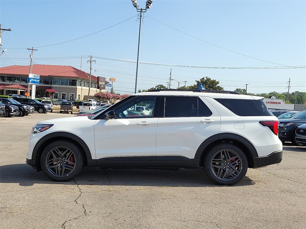 2025 Ford Explorer ST photo 3
