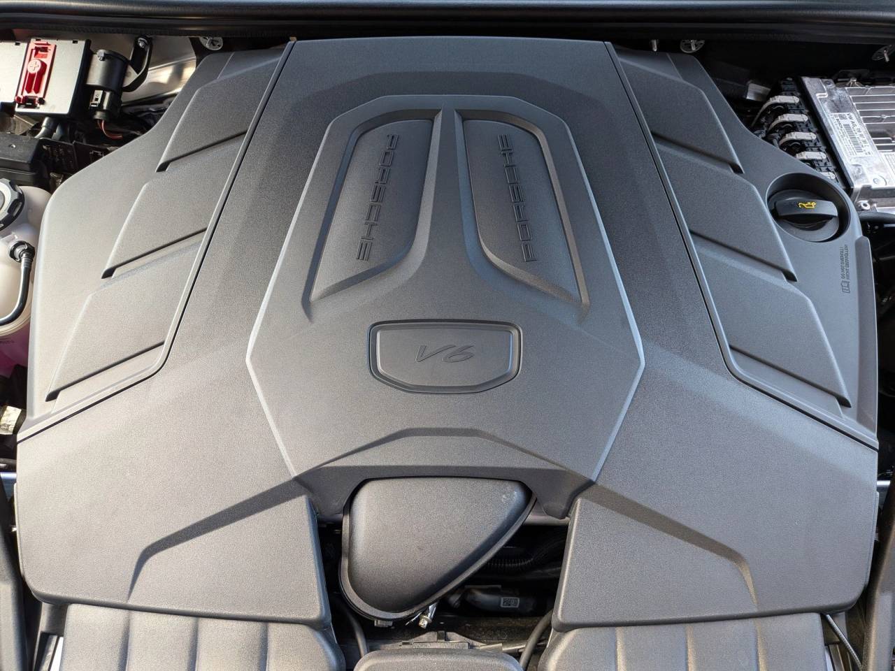 2025 Porsche Cayenne Coupe Base photo 26