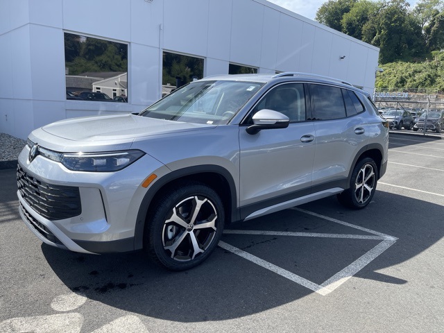 2025 Volkswagen Tiguan SE photo 2