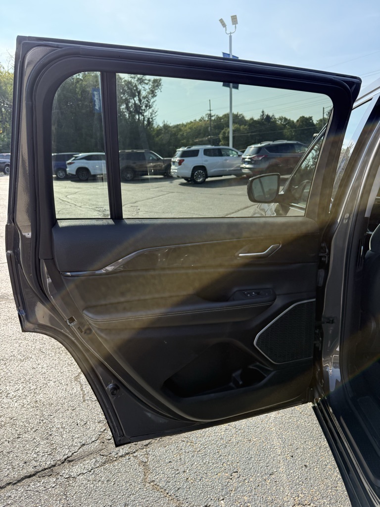 2021 Jeep Grand Cherokee Laredo photo 16