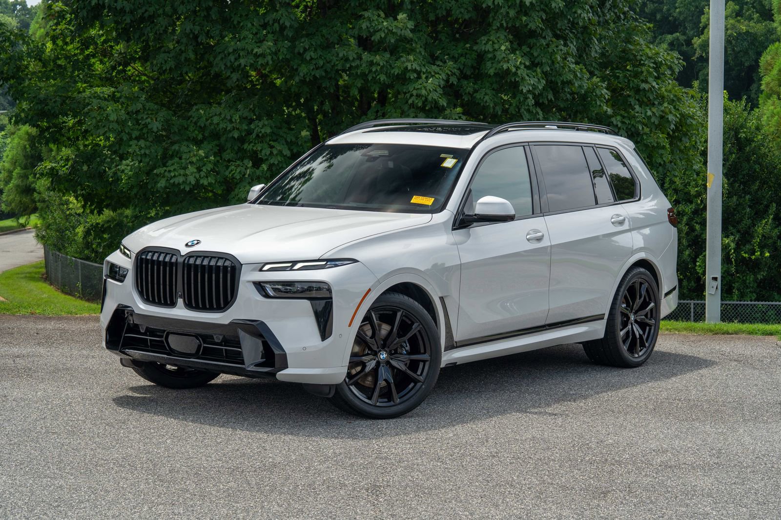 2024 BMW X7 40i's photo