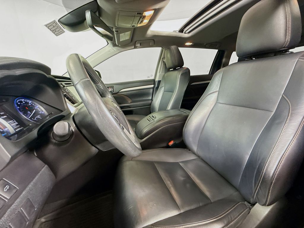 2019 Toyota Highlander XLE photo 15
