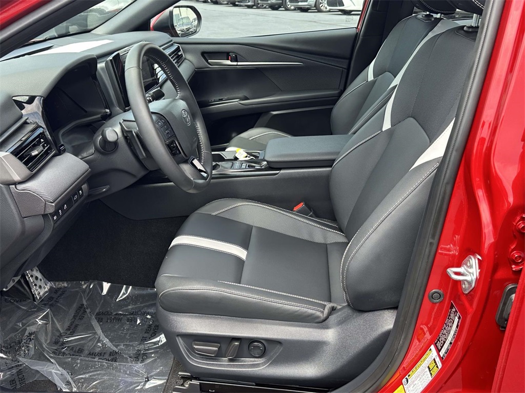 2025 Toyota Camry SE photo 4